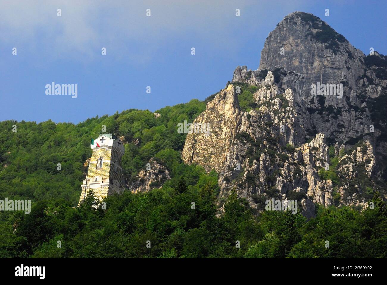 Vénétie, Italie. Ossuary italien du Mont Pasubio.   Vénétie, Italie. Ossario Italiano del Monte Pasubio. Banque D'Images