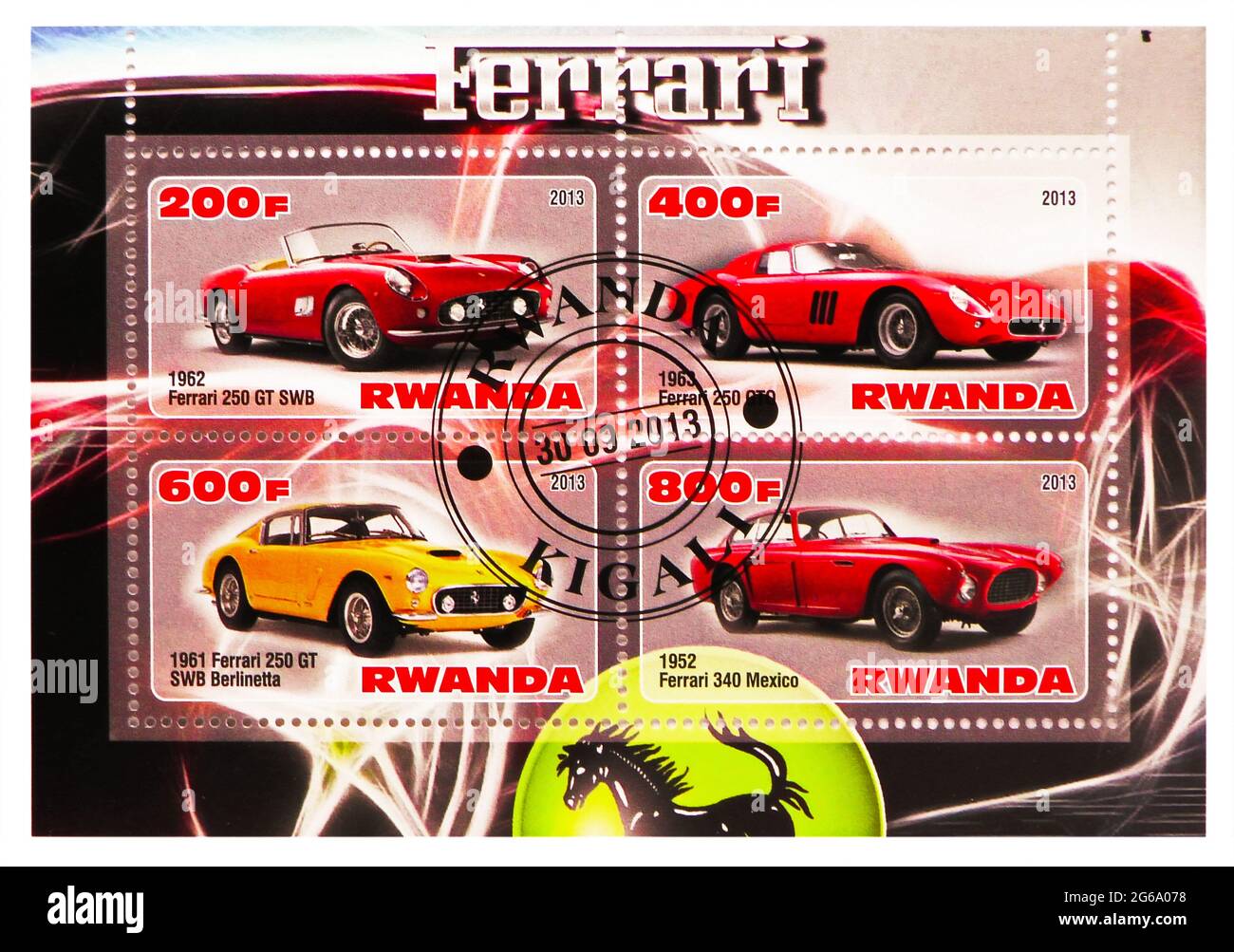 MOSCOU, RUSSIE - 28 MARS 2020 : quatre timbres-poste imprimés au Rwanda montrent la série Ferrari, vers 2013 Banque D'Images