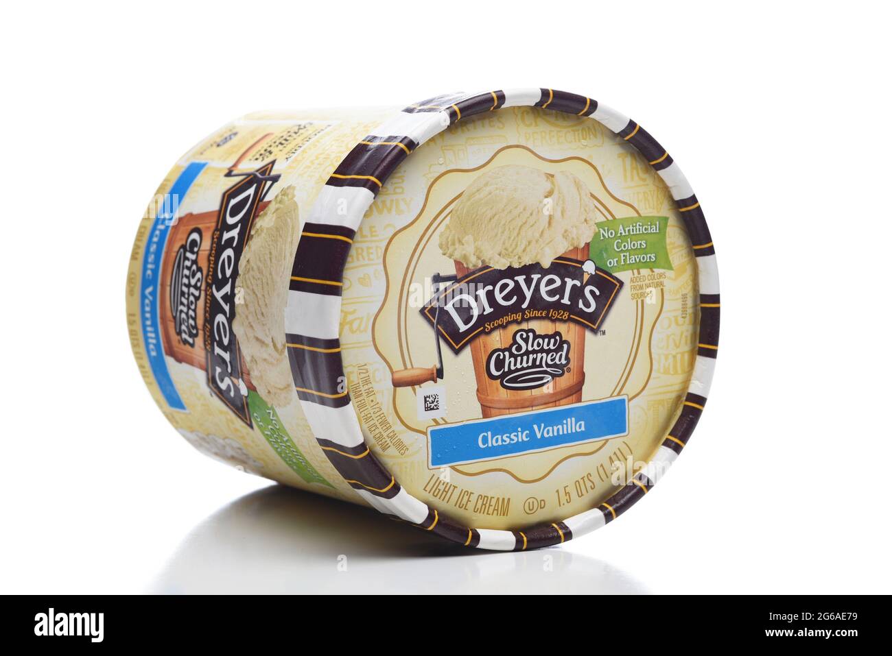 IRIVNE, CALIFORNIE - 4 JUILLET 2021: Une boîte de Dreyers Slow churned Classic glace vanille de son côté. Banque D'Images