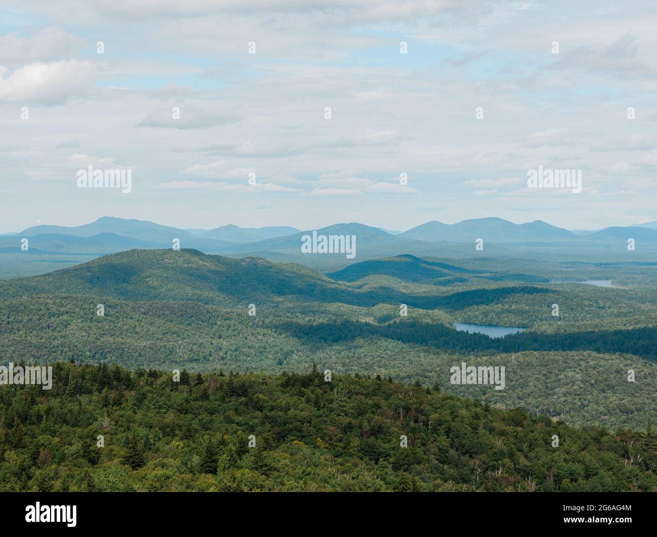 Vue depuis le mont Saint Regis, dans les montagnes Adirondack, New York Banque D'Images