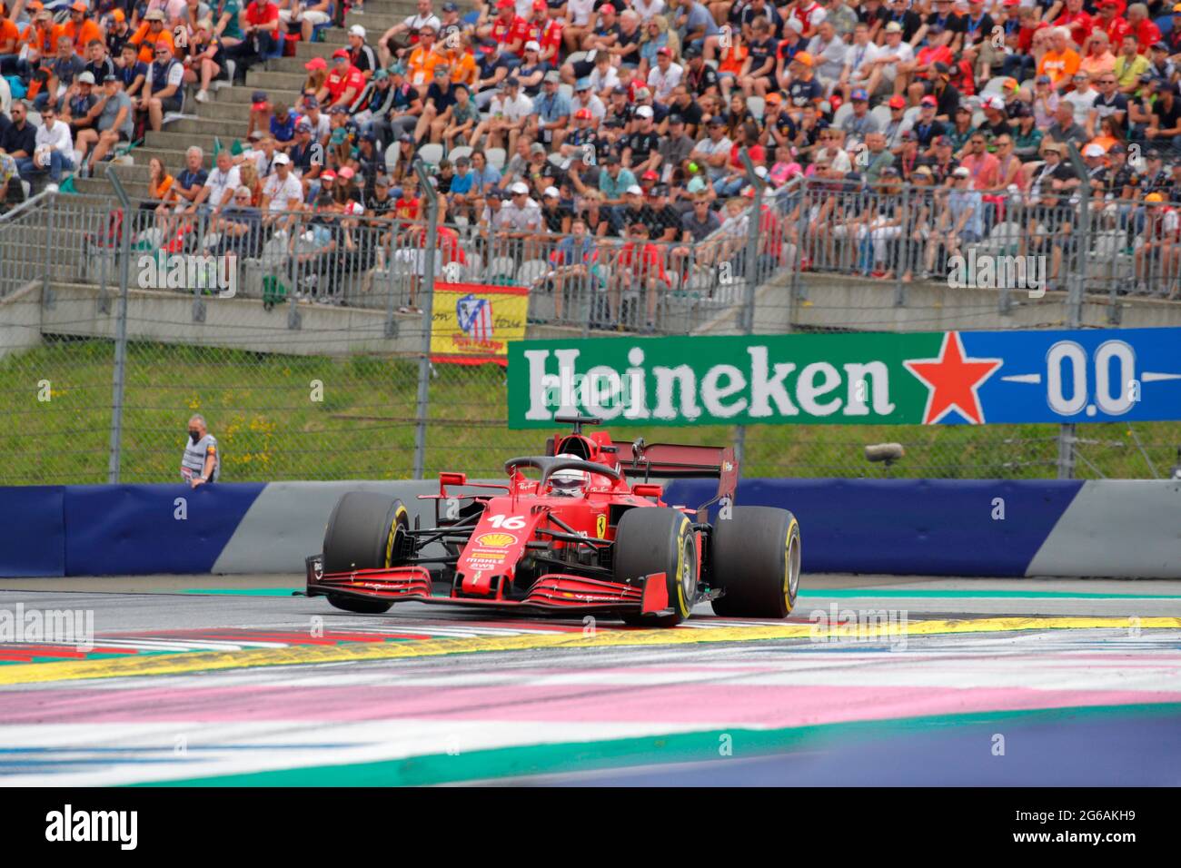 Charles le Clerc Ferrari Mission Winnow pilote sa voiture lors de la course autrichienne du Grand Prix de Formule 1 le 4 juillet 2021 à Spielberg, en Autriche. Banque D'Images