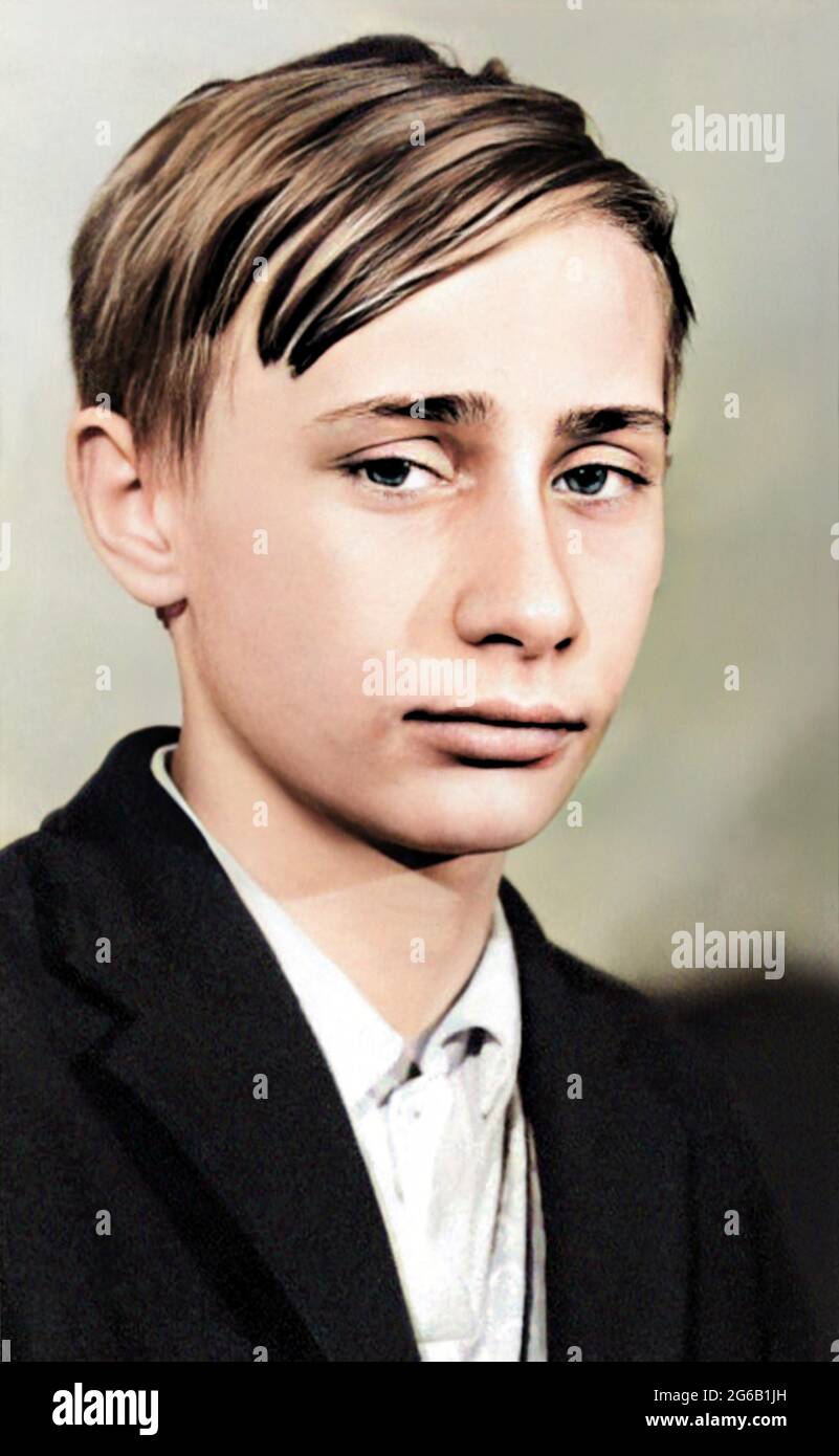 1966 , URSS : le politicien russe VLADIMIR POUTINE ( né à Lelingrad , le 7 octobre 1952 ) quand était jeune , âgé de 14 ans à l'école . Photographe inconnu . COLORISÉ NUMÉRIQUEMENT . - Presidente della Federazione Russa - RUSSIE - POLICO - POLITICA - POLITIQUE - personalità personalità da giovane giovani - personnalités quand était jeune - adolescent - adolescente - adolescenza -- Archivio GBB Banque D'Images