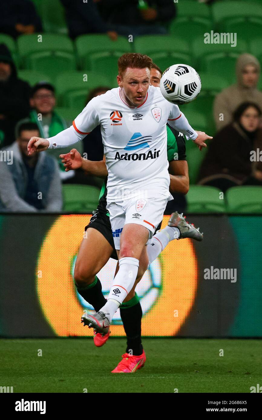 MELBOURNE, AUSTRALIE - 14 MARS : Corey Brown de Brisbane Roar FC dirige le ballon lors du match de football Hyundai A-League entre Western United FC et Brisbane Roar FC le 14 mars 2021 à l'AAMI Park de Melbourne, en Australie. (Photo de Dave Hewitt) Banque D'Images