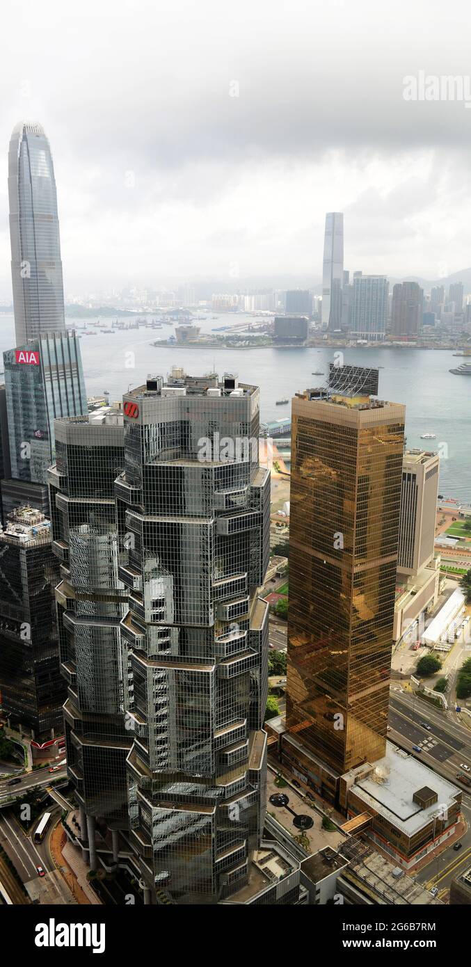 Vue aérienne sur les bâtiments du centre de Lippo et du centre financier de l'extrême-Orient à Admiralty, Hong Kong. Banque D'Images