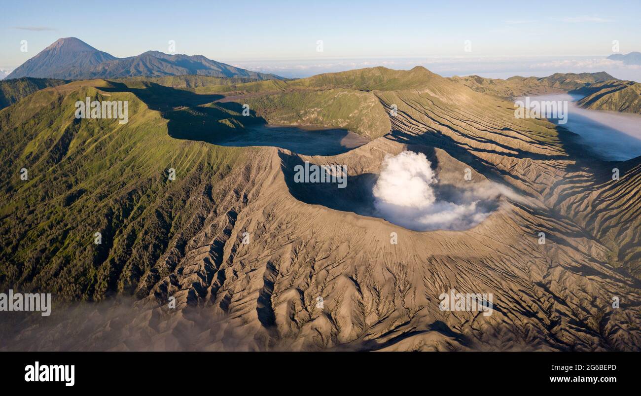 Mont Bromo au lever du soleil, Parc national de Bromo-Tengger-Semeru, East Java, Indonésie Banque D'Images