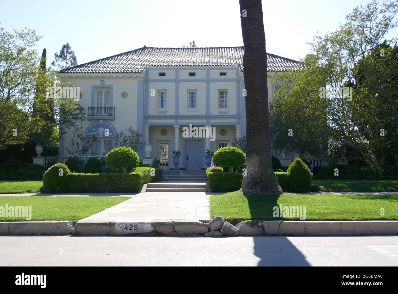 Los Angeles, Californie, États-Unis 4 juillet 2021 UNE vue générale de l'atmosphère de Bugsy film lieu de tournage Maison de Virginia Hill, film sur le gangster Bugsy Siegel et mettant en vedette Warren Beatty et Annette Bening au 425 S. Plymouth Blvd le 4 juillet 2021 à Los Angeles, Californie, États-Unis. Photo par Barry King/Alay stock photo Banque D'Images