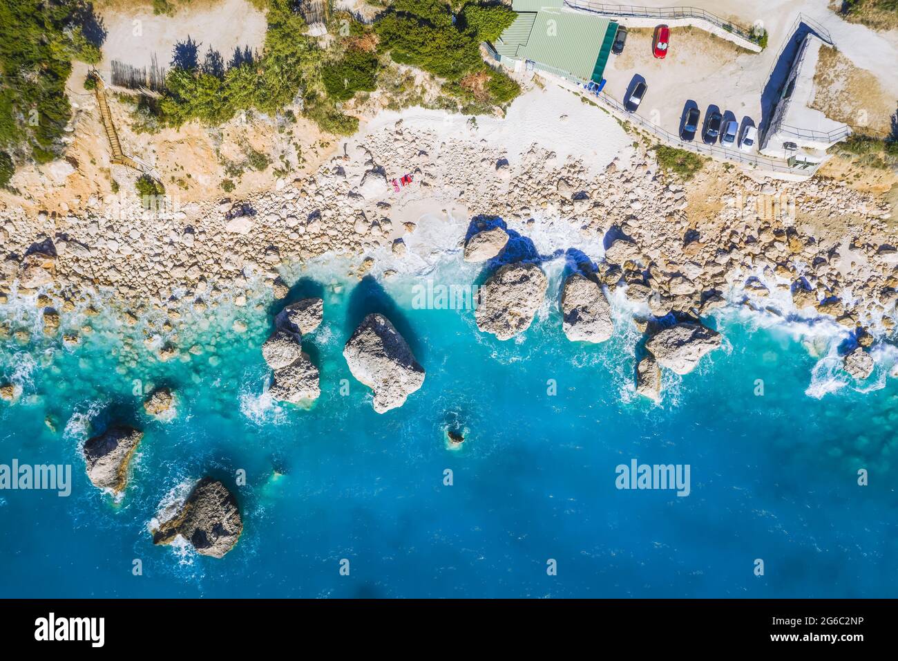 Vue aérienne de la plage de Kalamitsi, mer Ionienne, île de Lefkada, Grèce. Banque D'Images