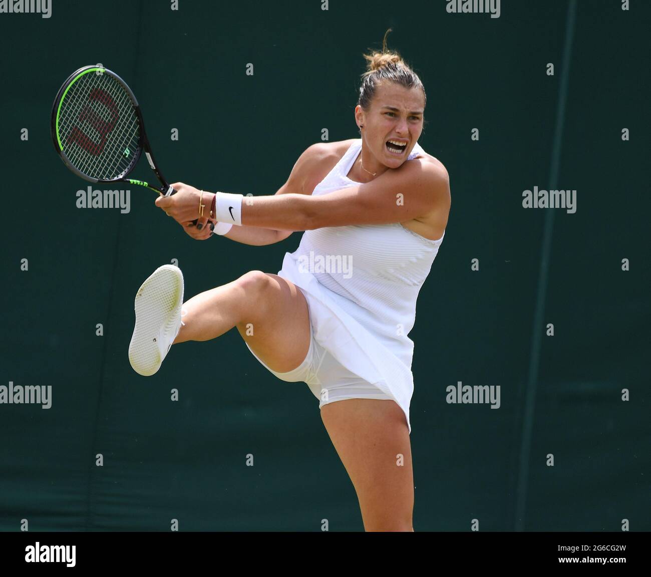 Londres, GBR. 05e juillet 2021. Journée des championnats de Londres Wimbledon 7 05/07/2021 Aryna Sabalenka (BLR) en quatrième manche contre Elena Rybakina (KAZ) crédit: Roger Parker/Alay Live News Banque D'Images