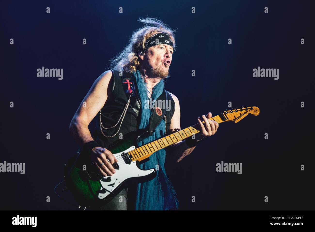 CLISSON, HELLFEST FESTIVAL, FRANCE : Adrian Smith, guitariste du groupe britannique Iron Maiden, en direct sur scène au Hellfest Festival 2018 à Clisson, pour la tournée mondiale « héritage de la bête » 2018 Banque D'Images