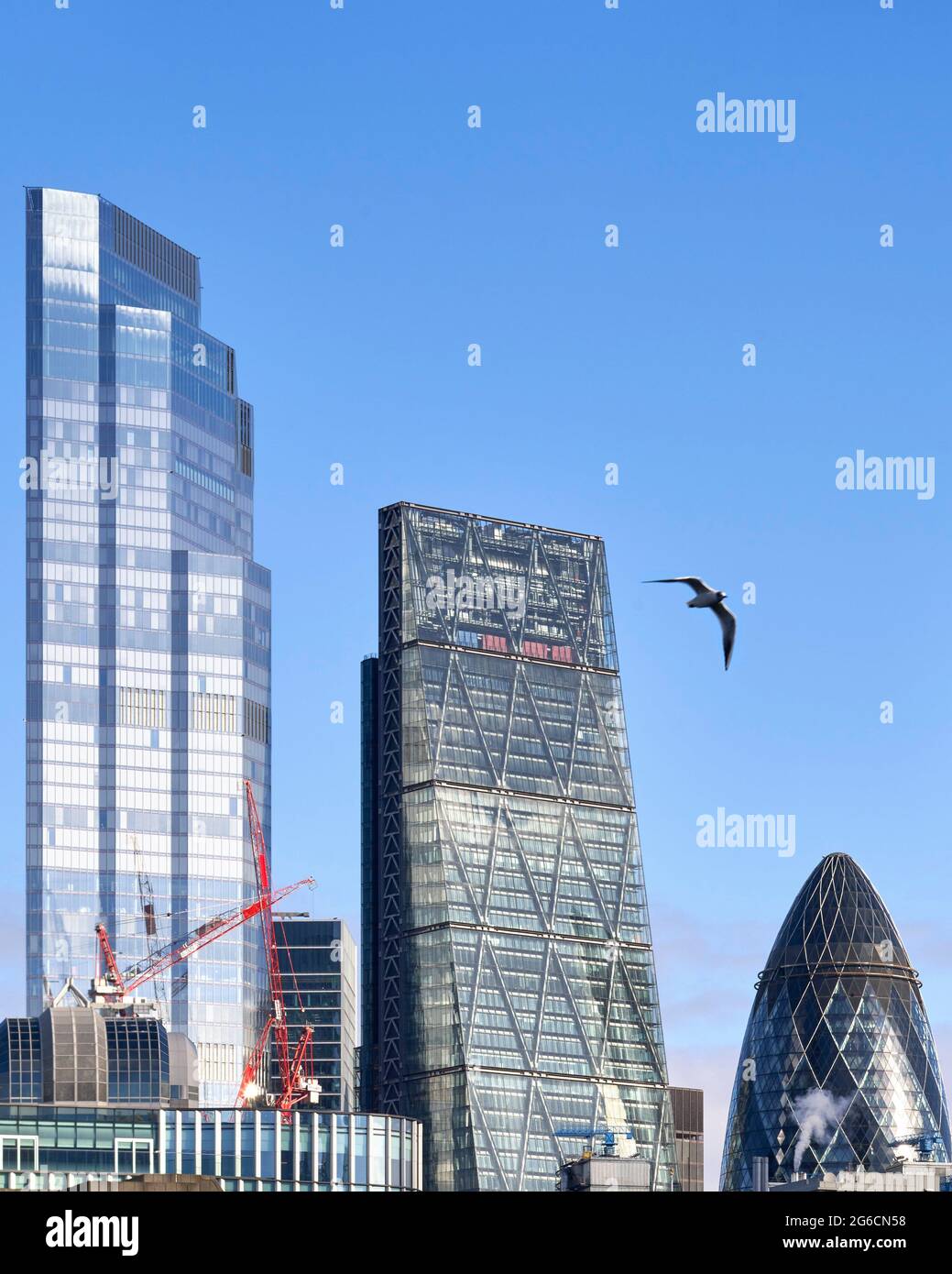 Vue tôt le matin sur la Tamise. 22 Bishopsgate, LONDRES, Royaume-Uni. Architecte: Architecture PLP, 2020. Banque D'Images