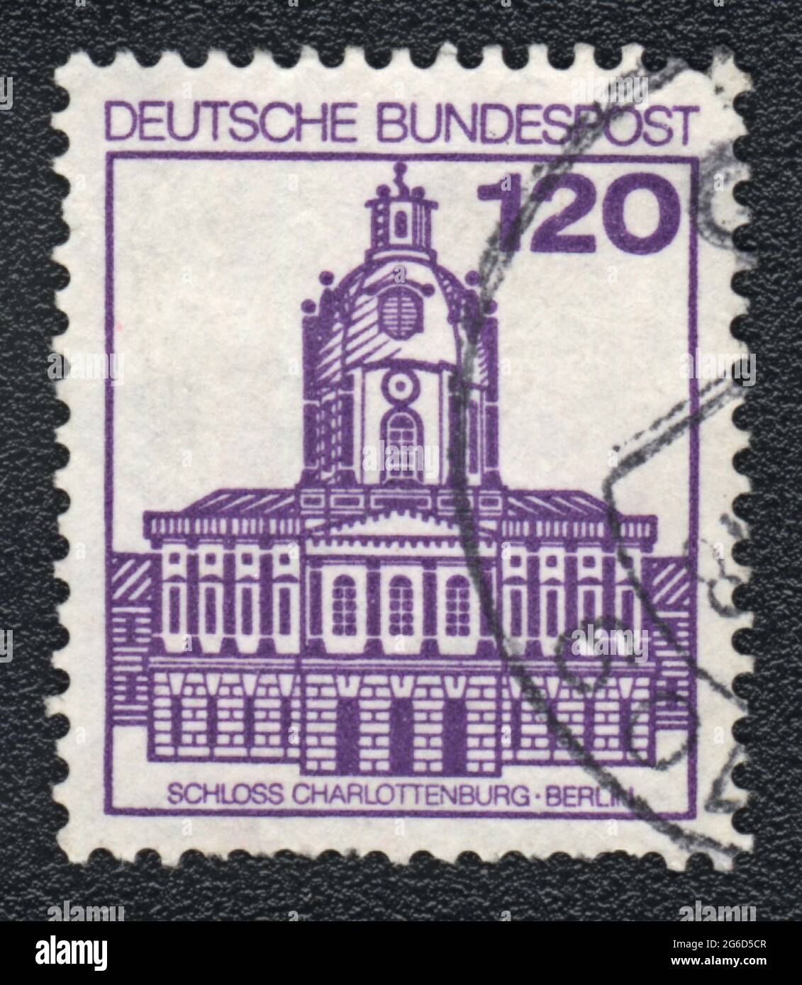Un timbre-poste imprimé en Allemagne montre le château de Charlottenburg, vers 1982 Banque D'Images