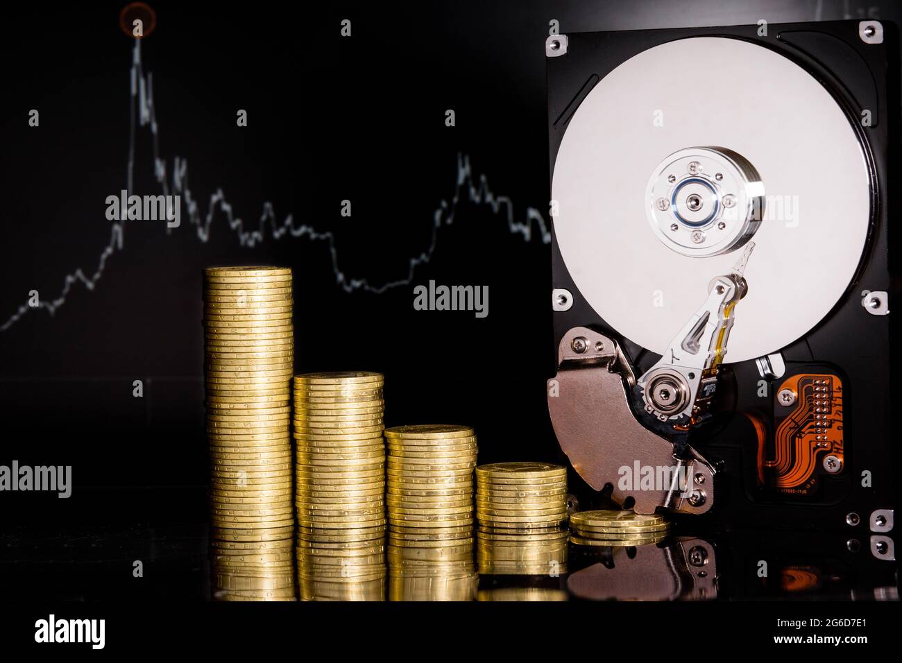 Chia de crypto-monnaie et serveur de disque dur pour l'exploitation minière . Nouveau Crypto currency Chiacoin Virtual Money concept sur fond noir. Banque D'Images