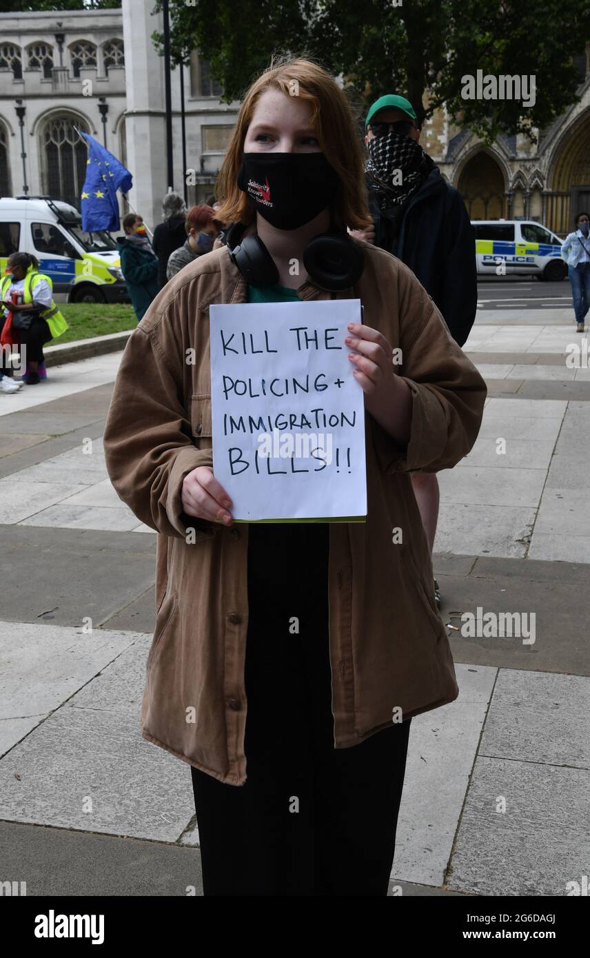 Londres, Royaume-Uni. 05e juillet 2021. Les protestations contre les Tories tentent de faire passer rapidement le projet de loi (PCSC) - nous devons défendre nos droits, qui criminalisent le peuple rom, les minorités ethniques le 5 juillet 2021, Parliament Square, Londres, Royaume-Uni. Crédit : Picture Capital/Alamy Live News Banque D'Images