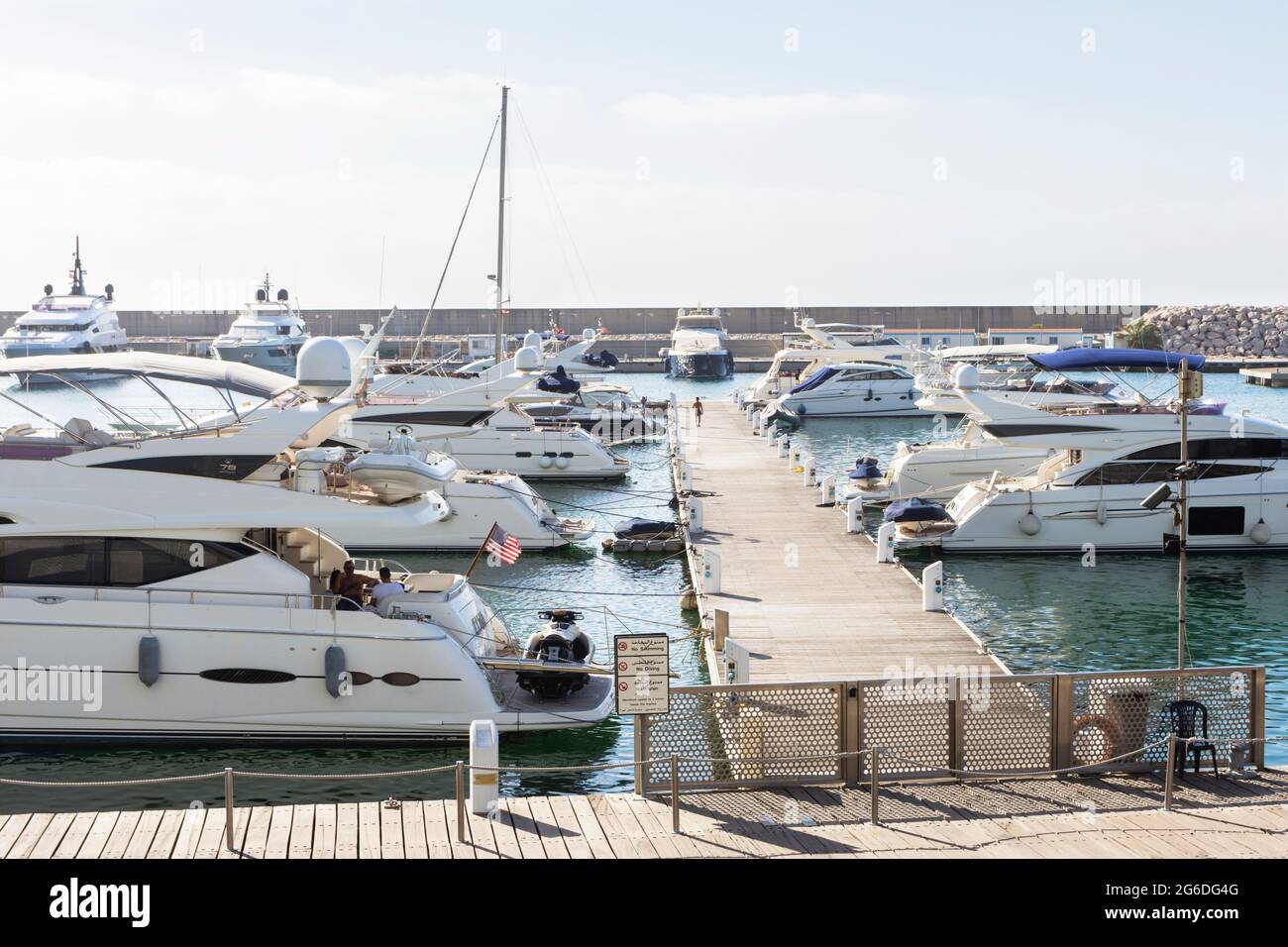 Yachts à la baie de Saint-Georges également connu sous le nom de baie de Zaitunay, Beyrouth, Liban Banque D'Images