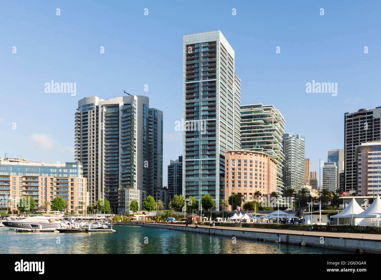 Beyrouth, gratte-ciel moderne avec la baie de Zaitunay, également connue sous le nom de baie de Saint-Georges, Beyrouth, Liban Banque D'Images