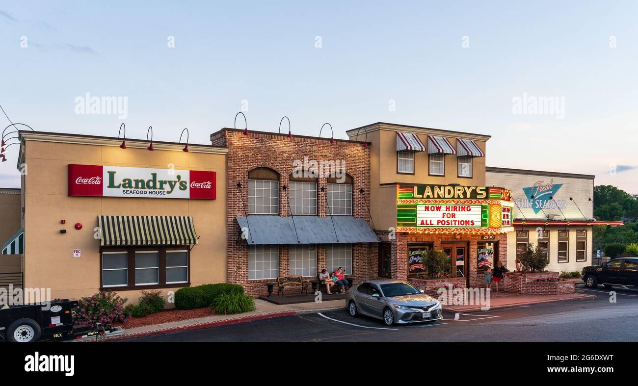 Branson, Mo - 8 juin 2021 : Landry's Seafood House est un restaurant familial qui propose du poisson frais et des fruits de mer. Banque D'Images