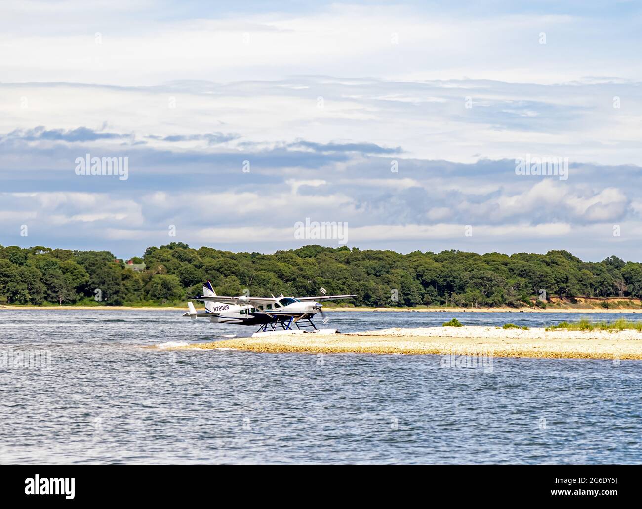 Un avion de mer Cessna à moteur unique débarquant à Tyndal point à North Haven, NY Banque D'Images