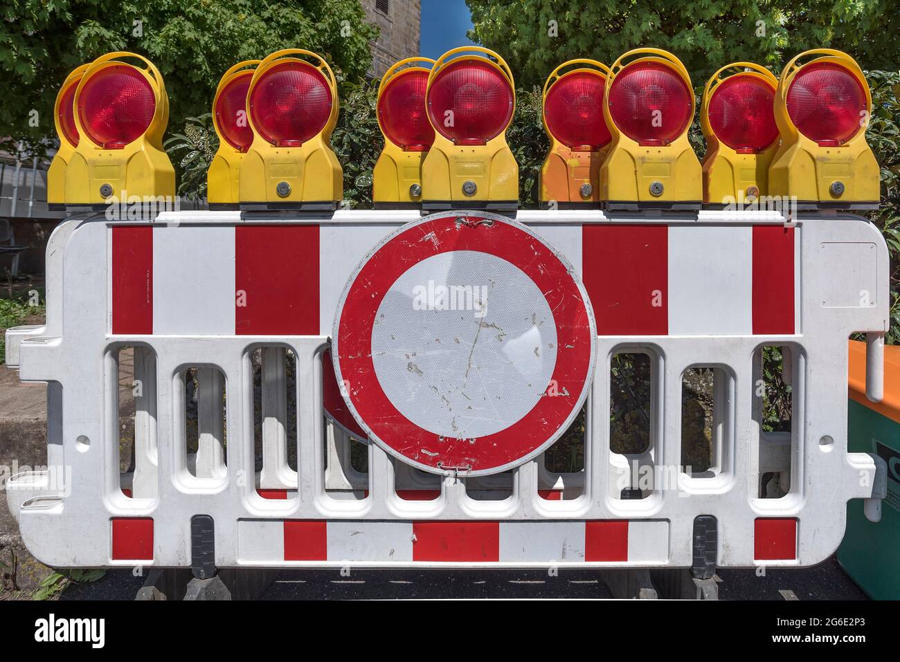 Panneaux de chantier avec feux d'avertissement, Bavière, Allemagne Banque D'Images