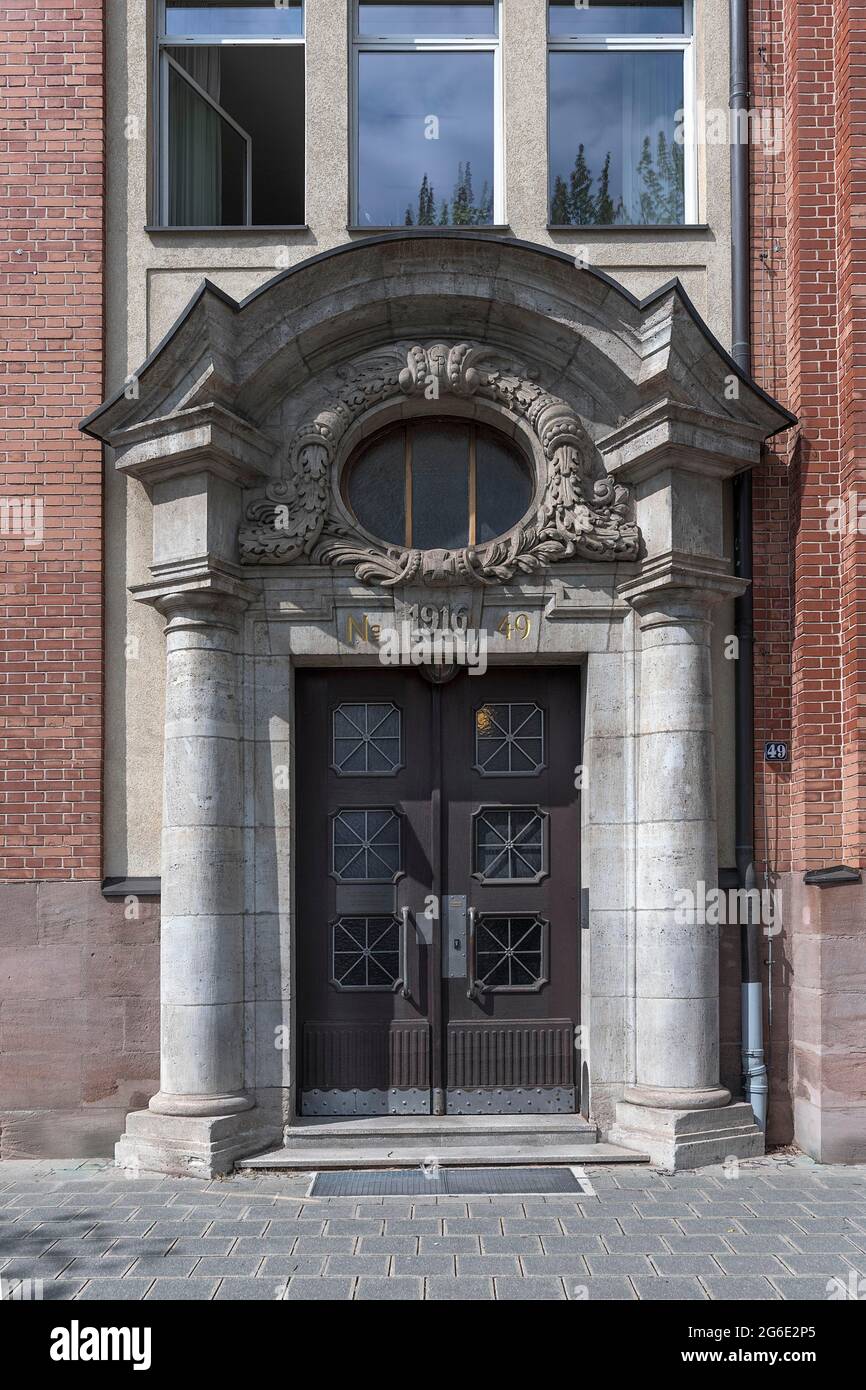 Portail d'entrée de l'ancienne société Bing, construite en 1916, aujourd'hui bâtiment de l'administration Diehl, Nuremberg, moyenne-Franconie, Bavière, Allemagne Banque D'Images