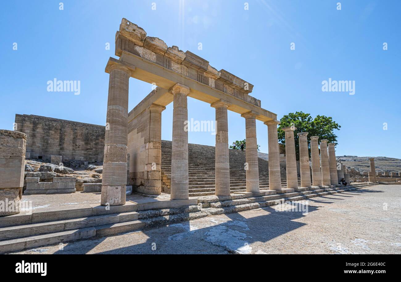 Colonnes romaines, temple romain, Acropole de Lindos, Lindos, Rhodes, Dodécanèse, Grèce Banque D'Images Colonnes romaines, temple romain, Acropole de Lindos, Lindos, Rhodes, Dodécanèse, Grèce Banque D'Images