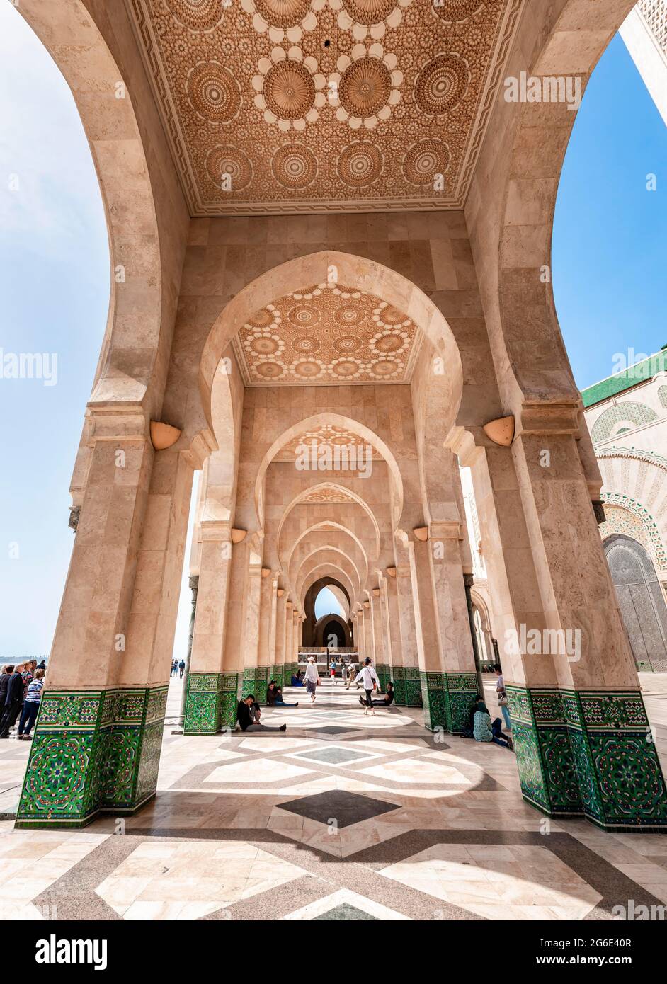 Portique, Mosquée Hassan II, Grande Mosquee Hassan II, architecture mauresque, Casablanca, Maroc Banque D'Images