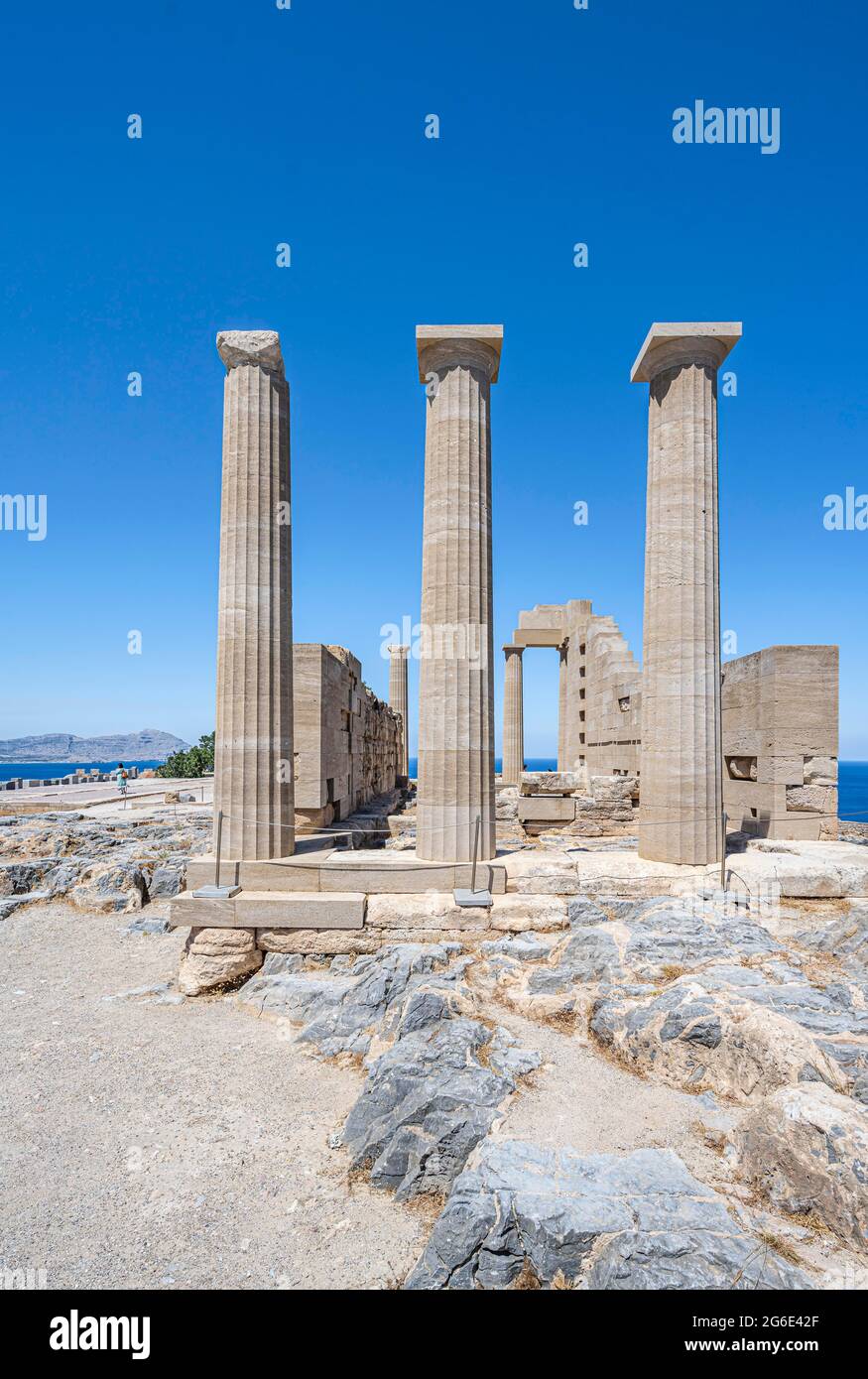 Colonnes romaines, temple romain, Acropole de Lindos, Lindos, Rhodes, Dodécanèse, Grèce Banque D'Images Colonnes romaines, temple romain, Acropole de Lindos, Lindos, Rhodes, Dodécanèse, Grèce Banque D'Images
