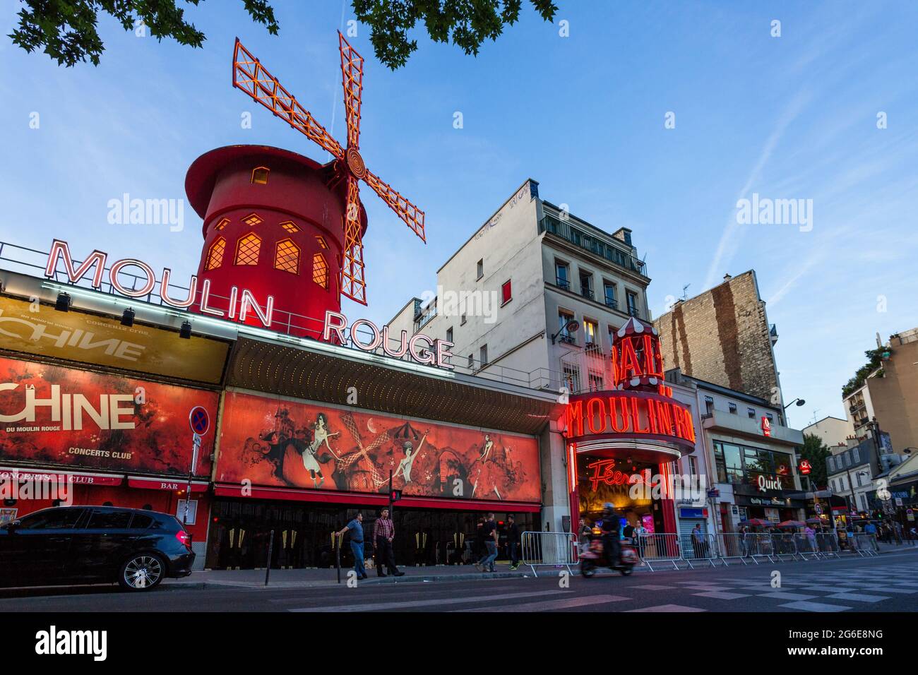 Moulin Rouge, Paris, France Banque D'Images