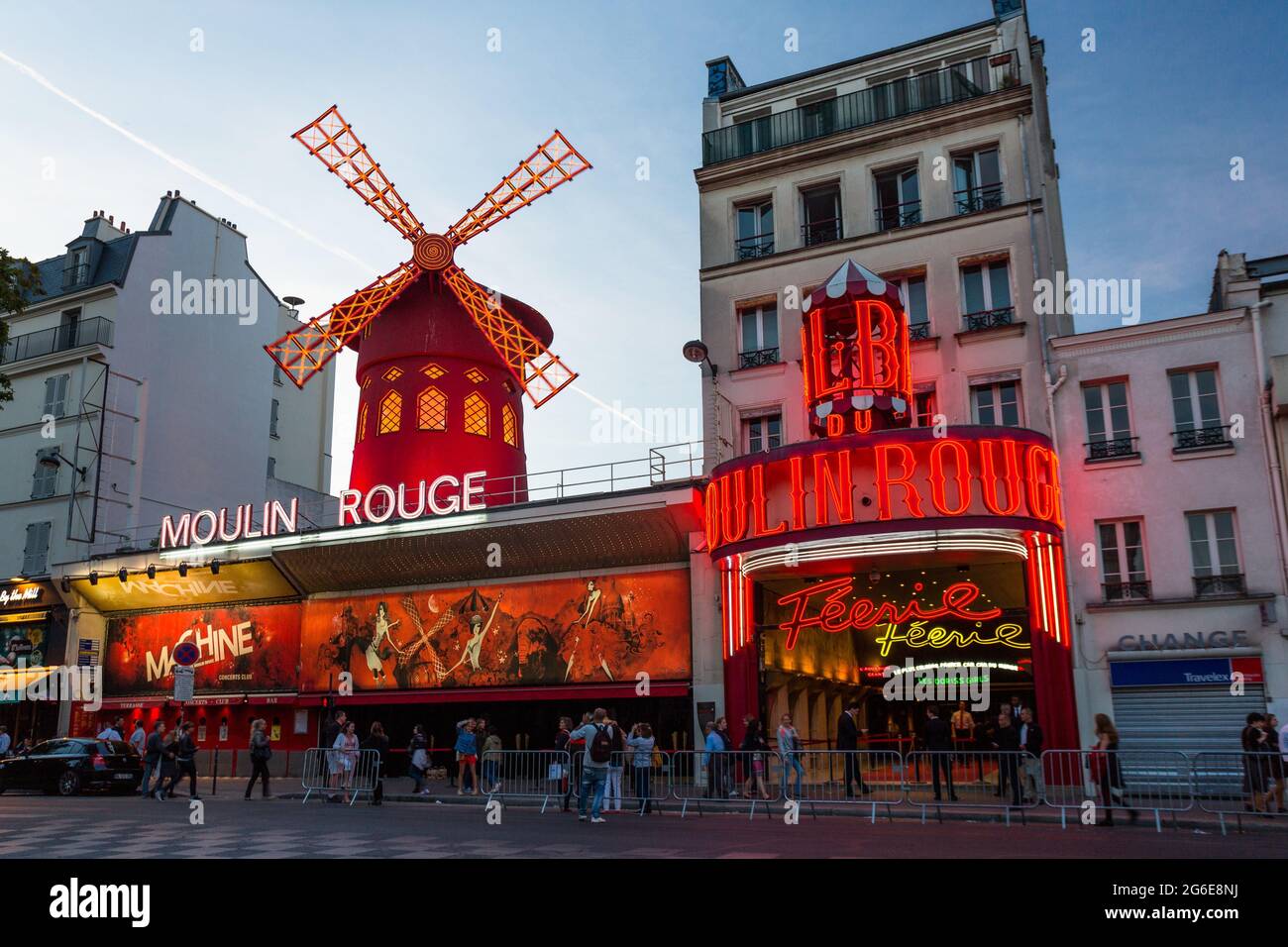 Moulin Rouge, Paris, France Banque D'Images