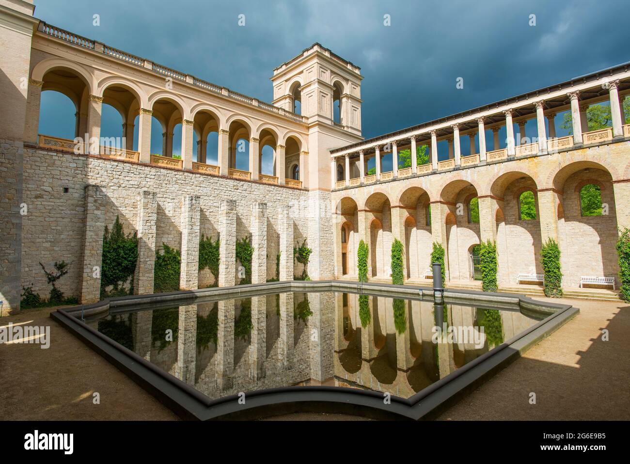 Tour d'observation, réservoir d'eau et colonnades, Belvédère sur le Pfingstberg, site classé au patrimoine mondial de l'UNESCO, Potsdam, Brandebourg, Allemagne Banque D'Images