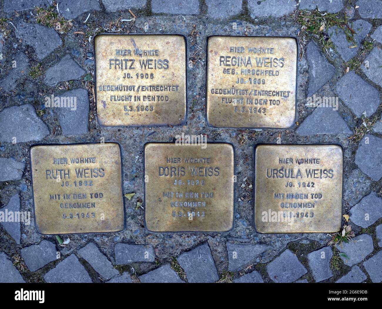 Stolpersteine, commémoration des victimes de la dictature sous le national-socialisme, Salzburger Strasse, Berlin, Allemagne Banque D'Images