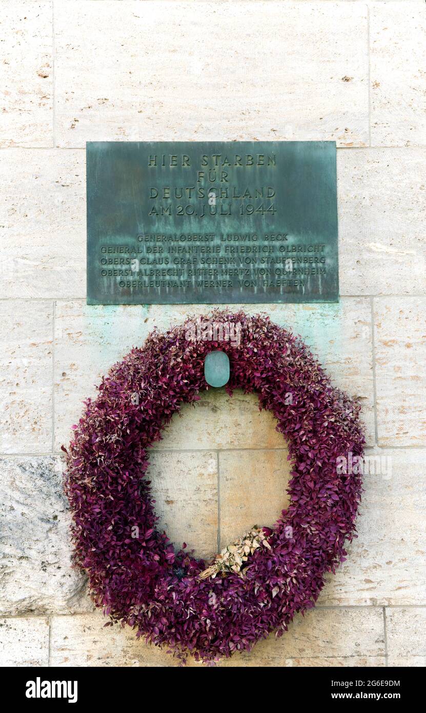 Plaque commémorative avec les noms des officiers de tir, German Resistance Memorial Center, Bendlerblock, Berlin, Allemagne Banque D'Images