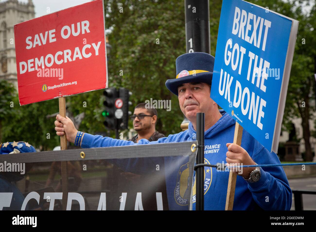 Steve Bray, protestant contre le Brexit devant les chambres du Parlement, Londres, Royaume-Uni, 5,7,2021 Banque D'Images