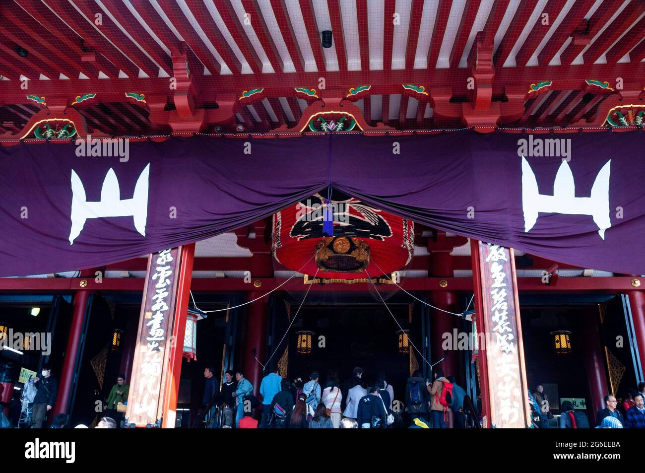 Ancien temple bouddhiste Sensō-ji situé à Asakusa, Tokyo, Japon et est le plus ancien temple de Tokyo, montré est l'entrée de la porte du tonnerre. Banque D'Images