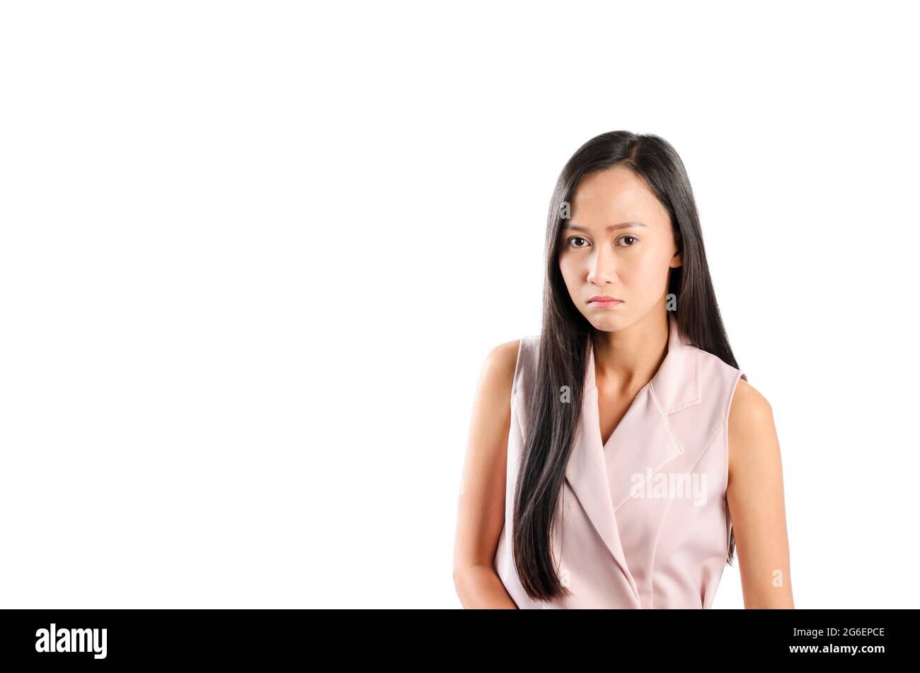 Photo Portrait of asian woman with angry expression figure isolé sur fond blanc avec l'espace pour le texte. Banque D'Images
