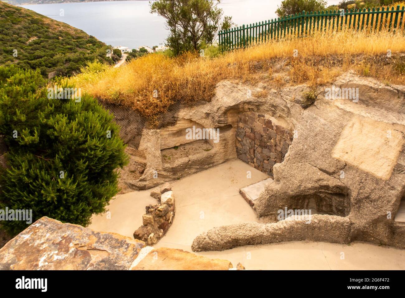 Catacombes de Milos - ancien cimetière communal et lieu de culte, maintenant site historique et attraction touristique près de Trypiti, île de Milos. Banque D'Images