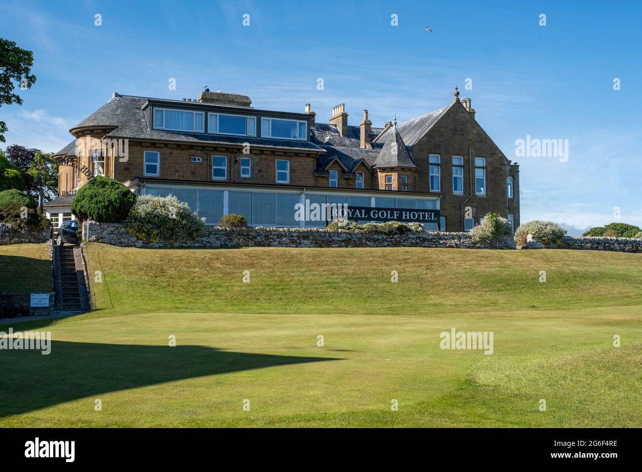 Vue extérieure du Royal Golf Hotel, surplombant les parcours de golf Royal Dornoch, Dornoch Sutherland, Écosse. Banque D'Images