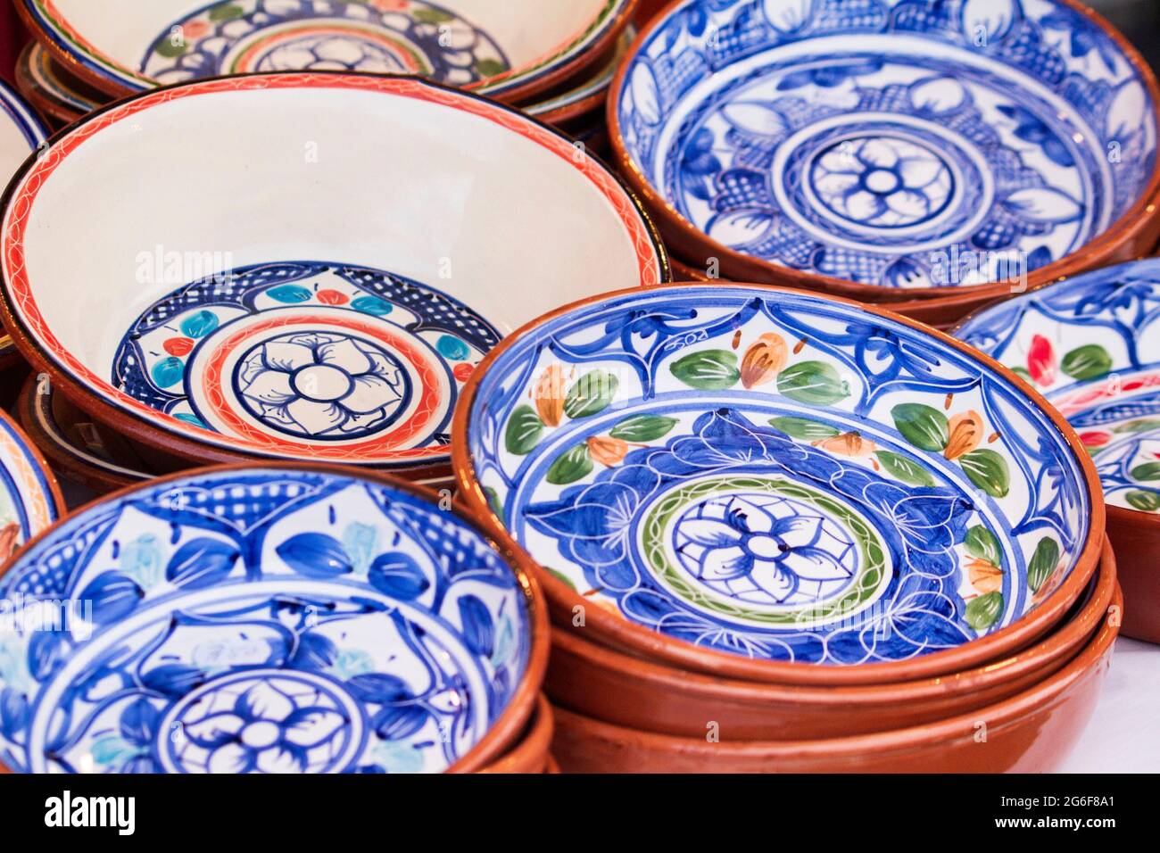 Vaisselle en céramique portugaise Banque de photographies et d'images à  haute résolution - Alamy