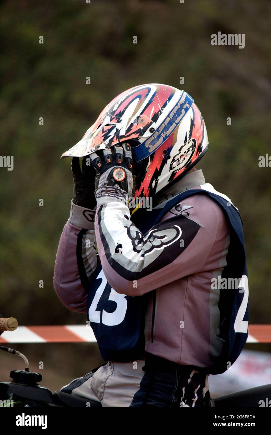 Pilote moto cross casque Banque de photographies et d'images à haute  résolution - Alamy