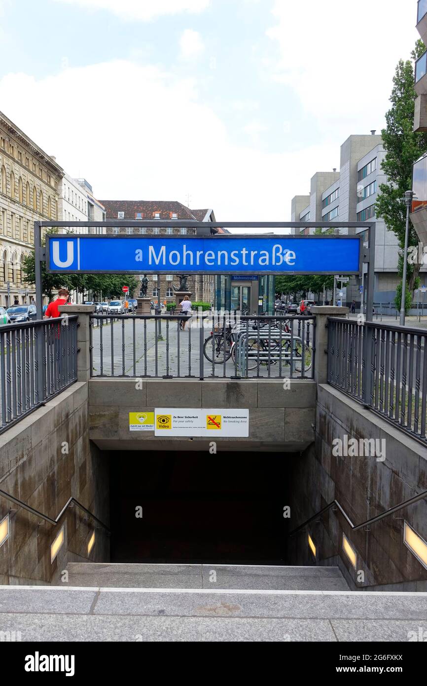 Mohrenstraße, station de métro, rue dans le centre de Berlin, Allemagne Banque D'Images