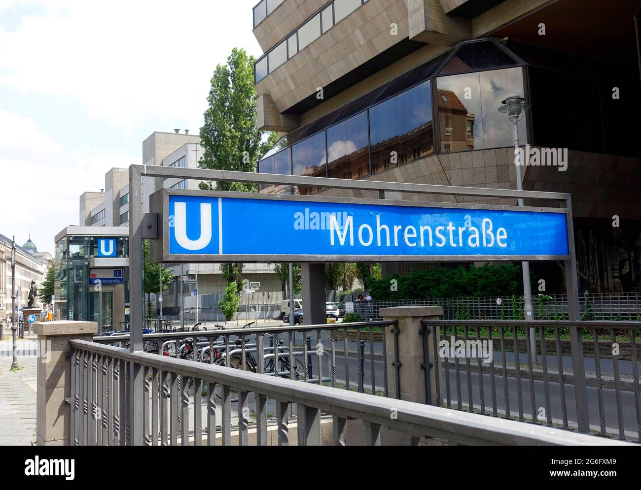 Mohrenstraße, station de métro, rue dans le centre de Berlin, Allemagne Banque D'Images