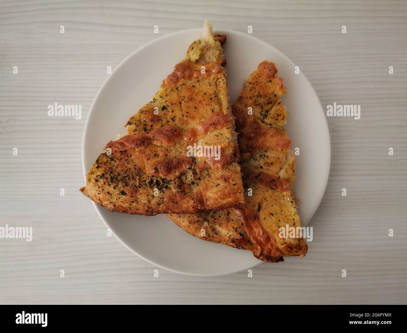 Deux tranches de pizza. Banque D'Images