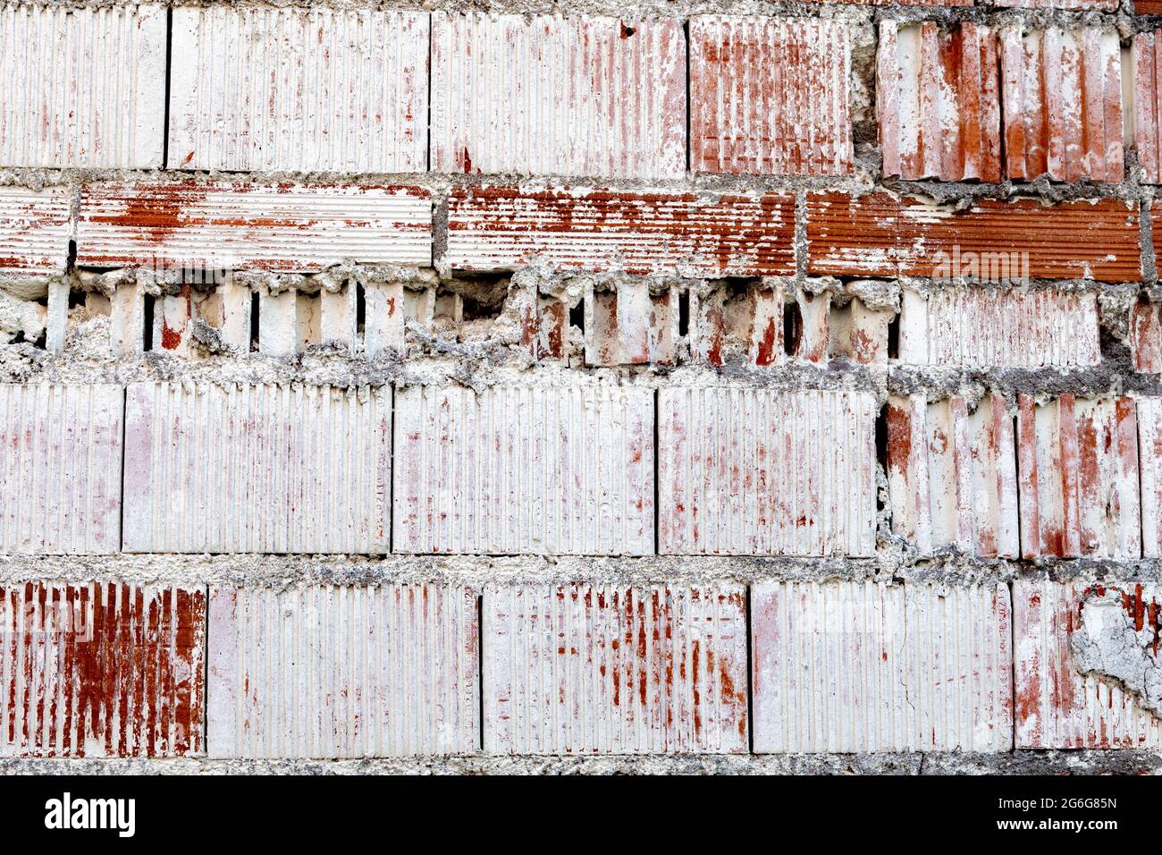 Mur de briques détérioré avec manque de peinture Banque D'Images
