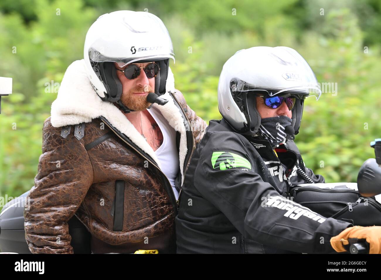 L'ancien cycliste Bradley Wiggins photographié sur une moto lors de l'étape 10 de la 108e édition de la course cycliste Tour de France, à 190,7 km d'Albertville t Banque D'Images