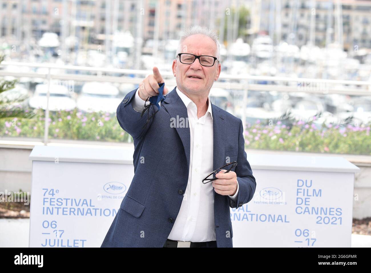 Thierry Fremaux, délégué général du Festival de Cannes, pose à un photocall le 6 juin 2021, à Cannes, en France, en prévision de l'ouverture du 74e Festival du film qui se tiendra du 6 au 17 juillet. Photo de David Niviere/ABACAPRESS.COM Banque D'Images