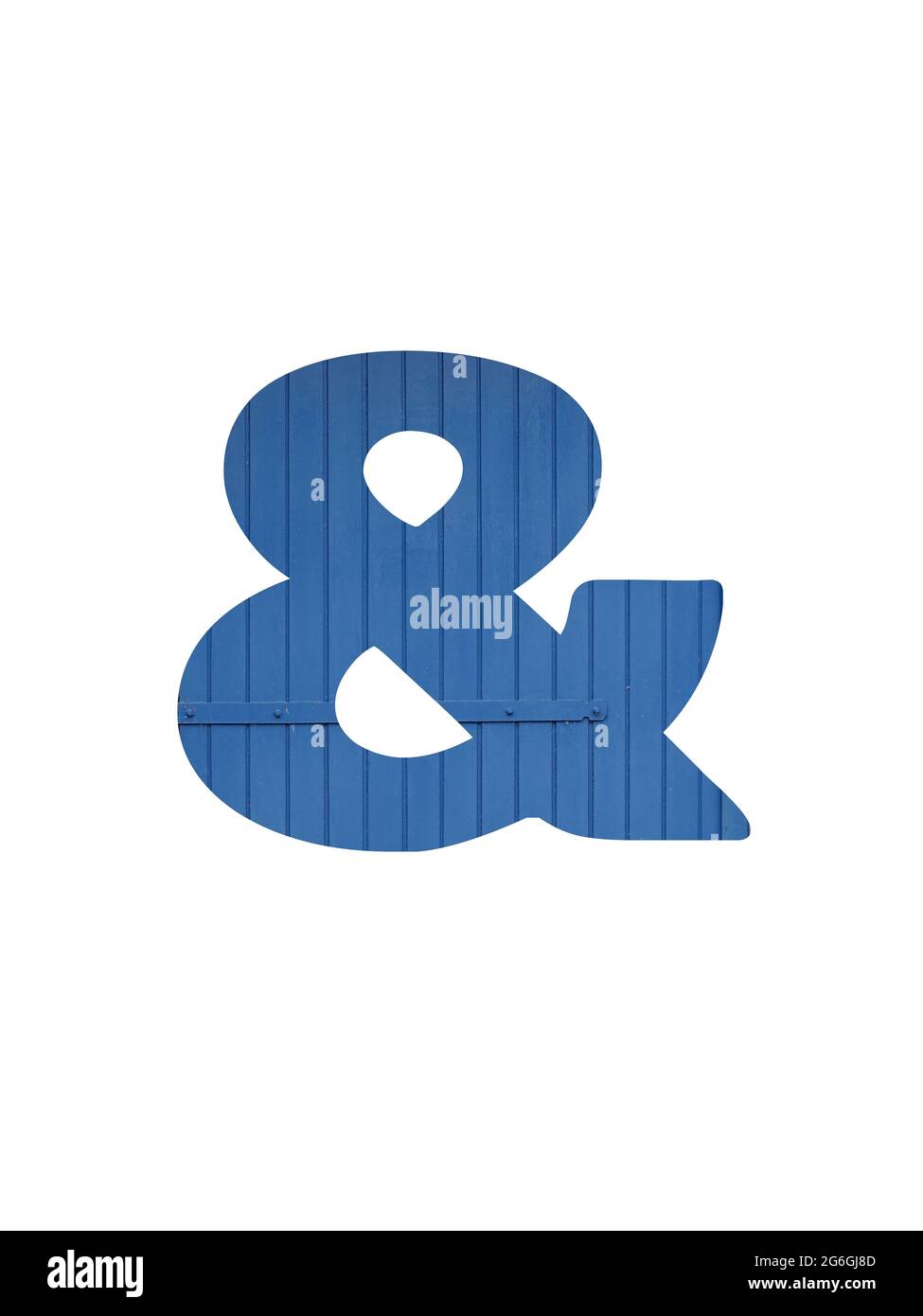 et signe de l'alphabet fait de vieux bois bleu, isolé sur un fond blanc Banque D'Images