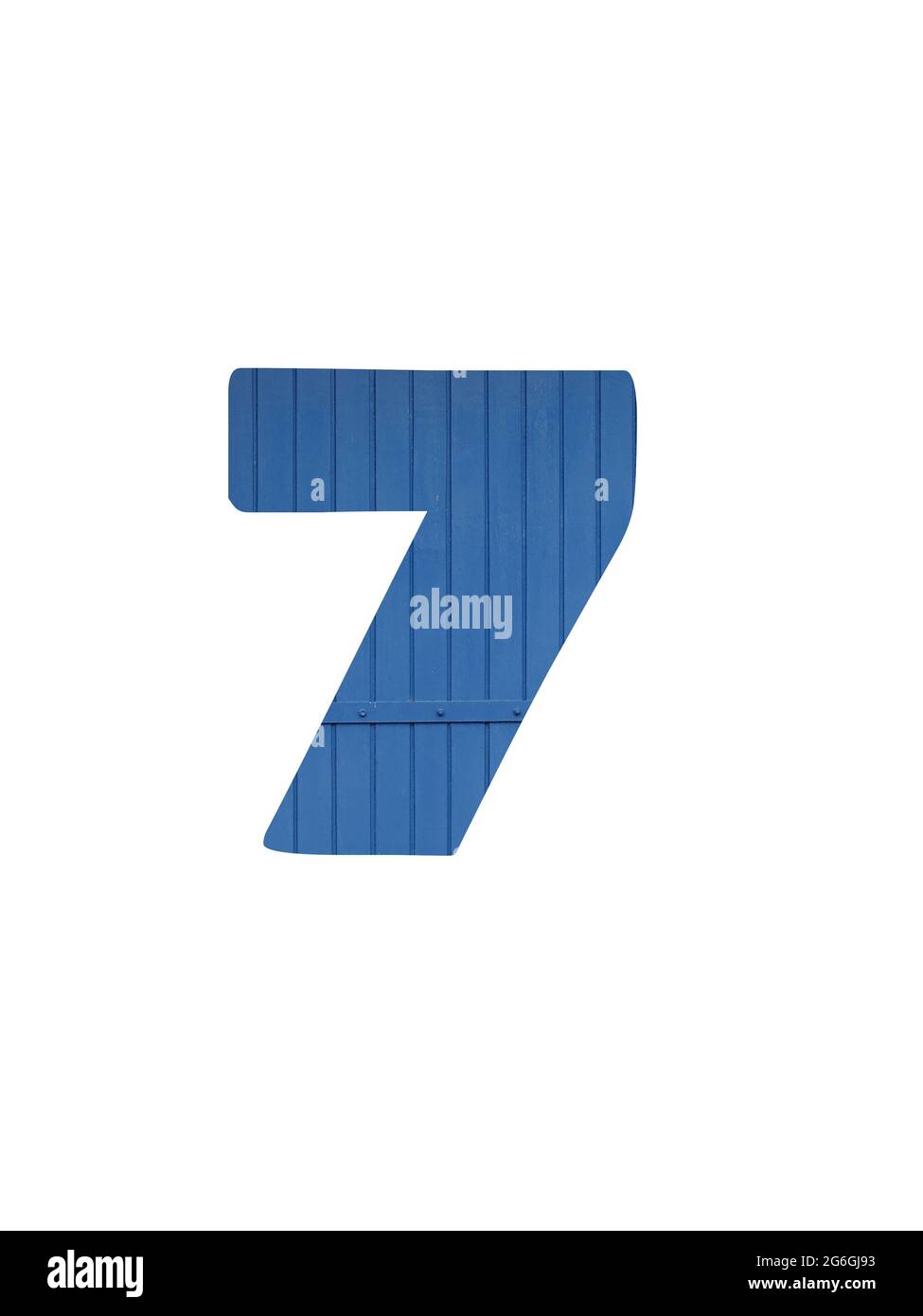 Numéro 7 de l'alphabet fait de vieux bois bleu, isolé sur un fond blanc Banque D'Images