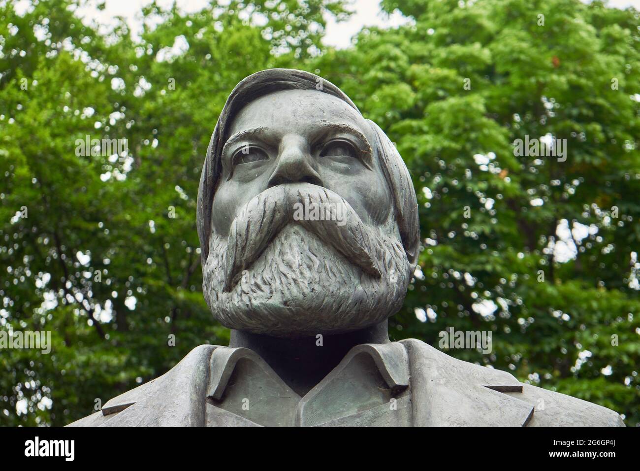 Friedrich Engels, Denkmal für Karl Marx und Friedrich Engels, von Ludwig Engelhardt, Teil von dem Skulpturenensemble Marx-Engels-Denkmal, Marx-Engels Banque D'Images