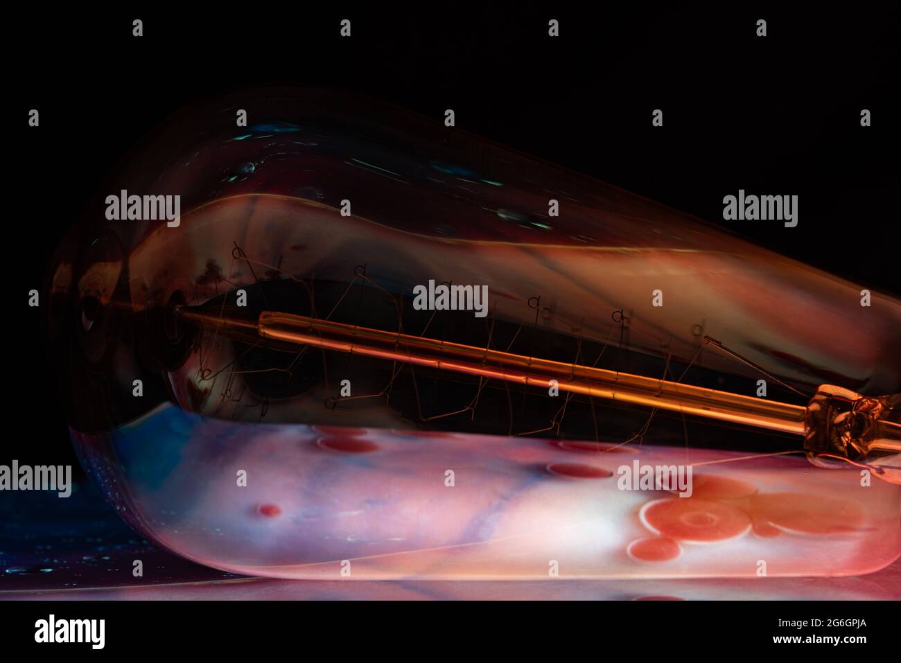 Papiers peints colorés avec ampoule et ipad Banque D'Images