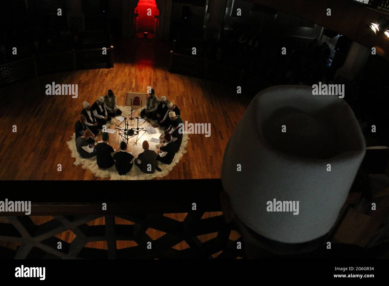 équipe de musique islamique, salle et public Banque D'Images