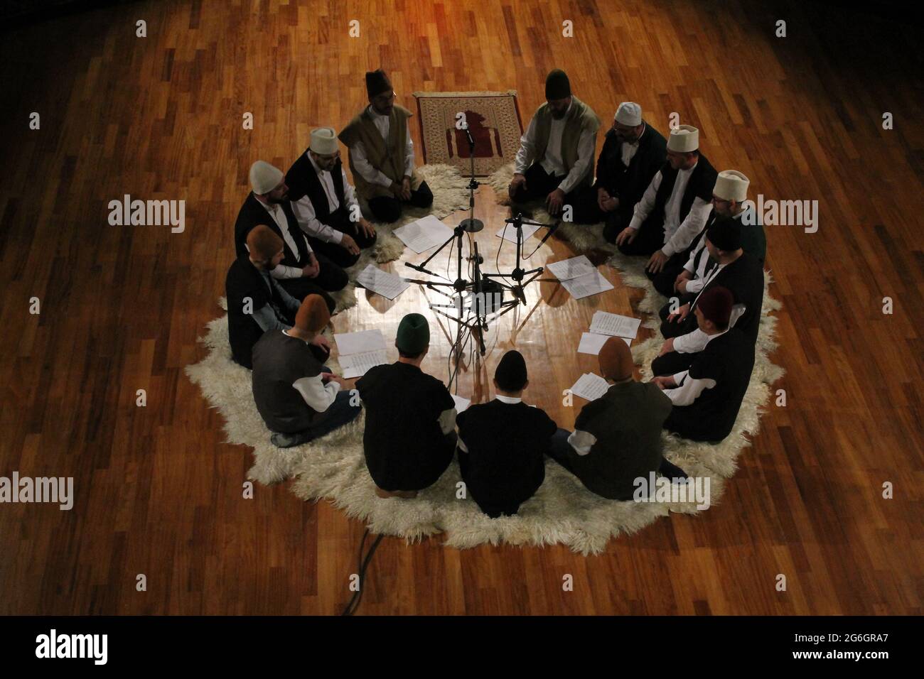 équipe de musique islamique, salle et public Banque D'Images
